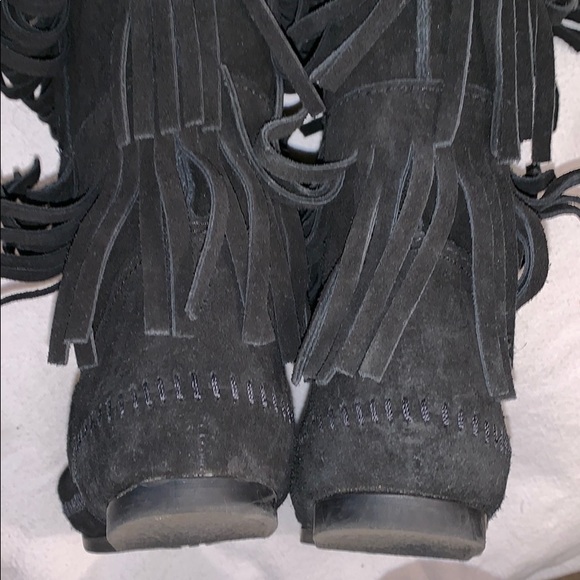 EUC Size 7 Black Minnetonka 12” tall fringe boots - Picture 4 of 7